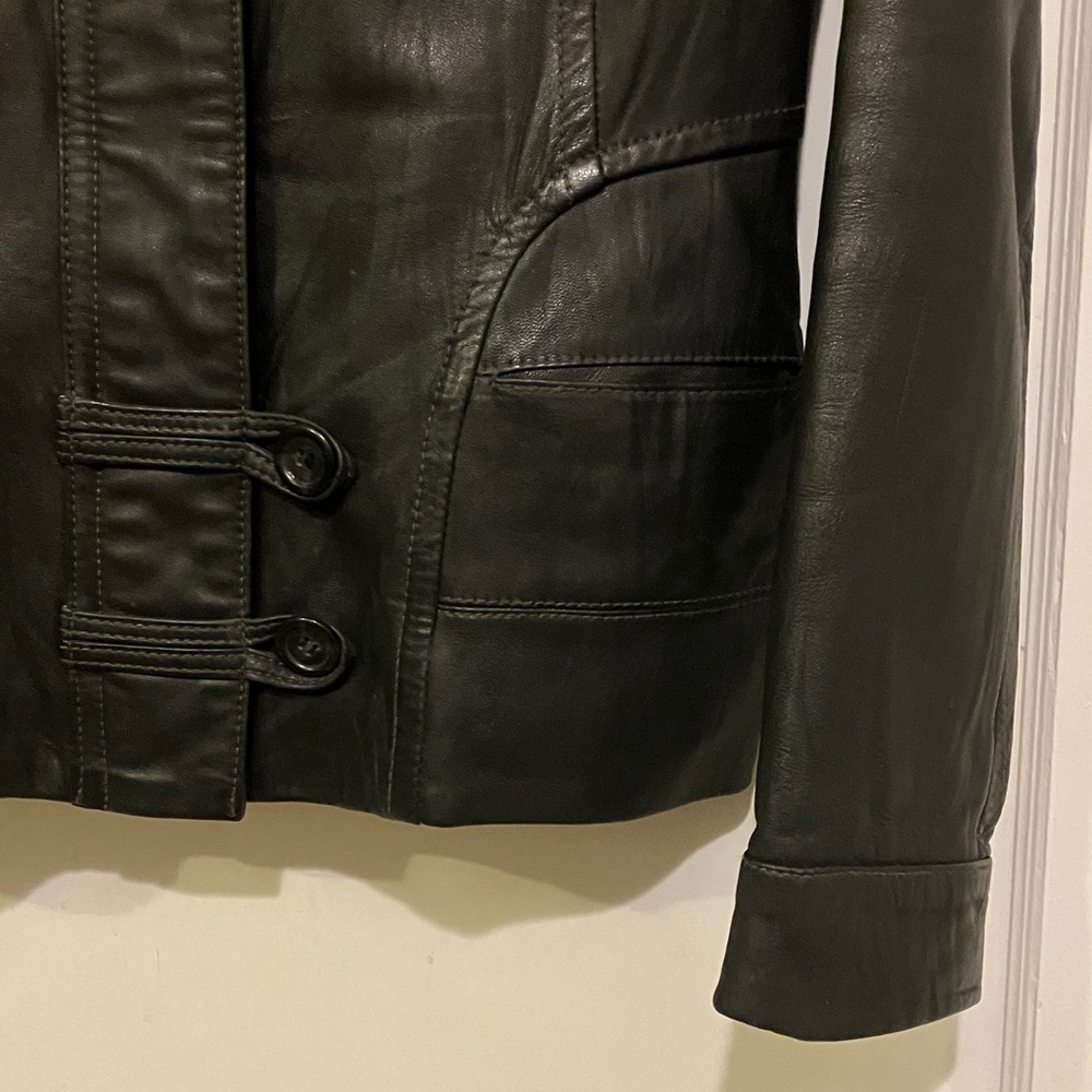 Semi-fitted Black Leather Jacket - Excellent Condition - Picture 4 of 5